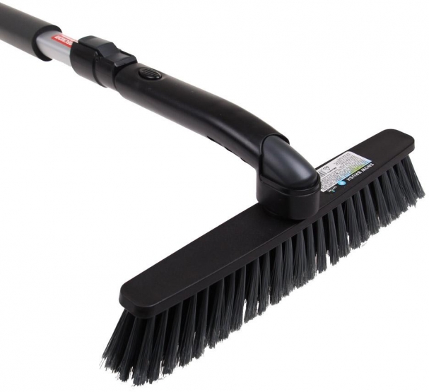 Teleskopický zmetáčik na sneh