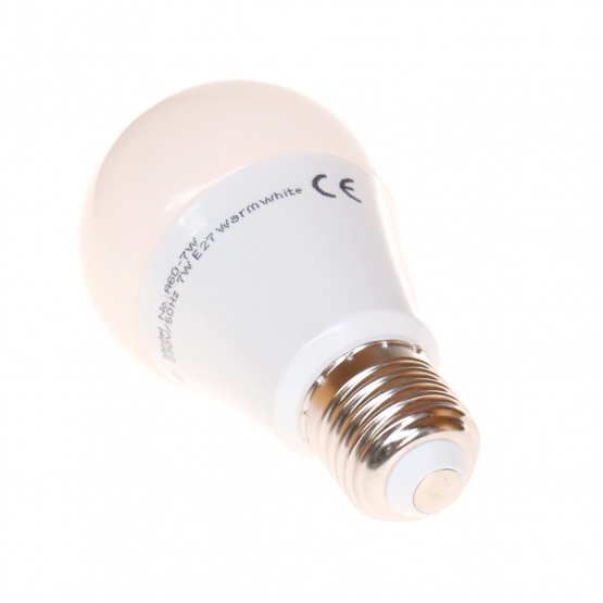 LED žárovka A60-7W E27