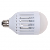 Elektrická žárovka s lapačem hmyzu