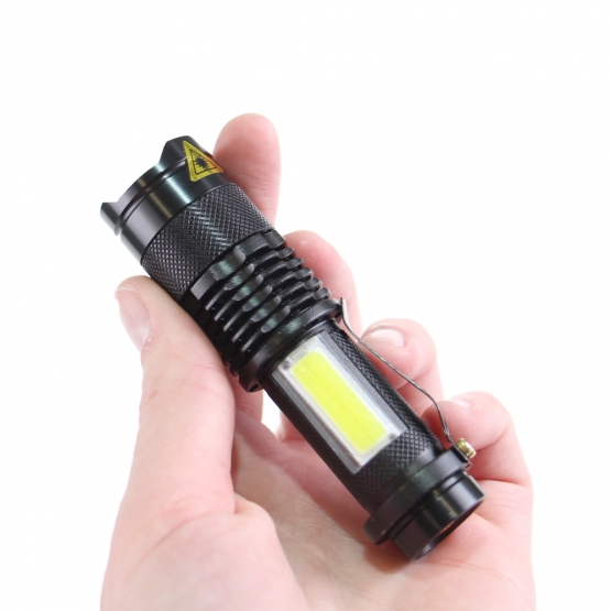 USB svítilna se zoomem maskáčová