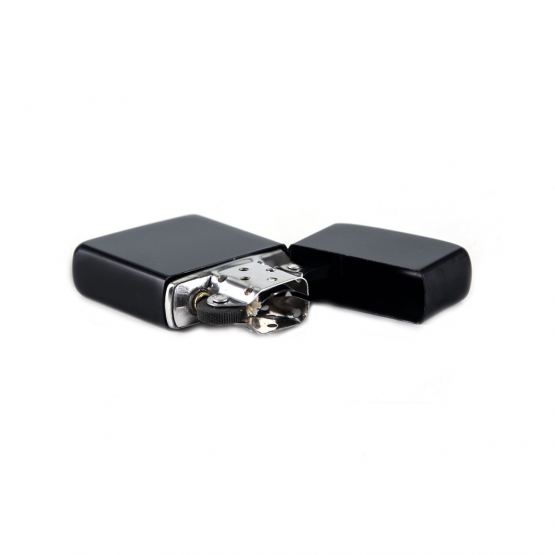 Benzínový zapalovač černý