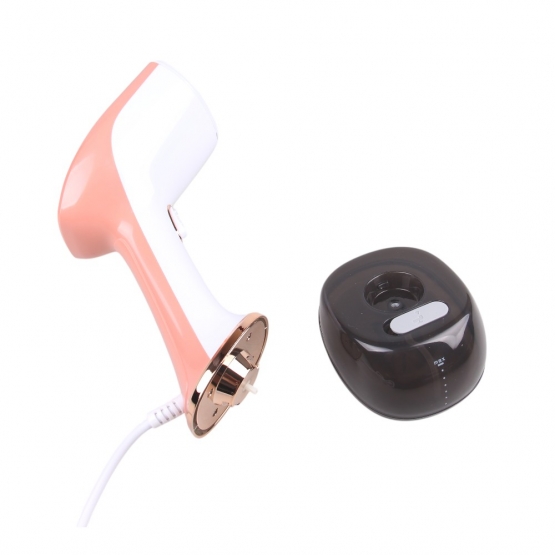 Napařovací žehlička na oděvy BT-9731 1500W